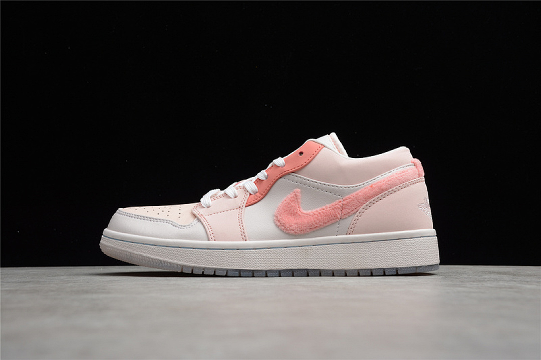 Jordan AIR Jordan 1 LOW SE WHITE/WHITE/PINK · DM5443-666, photo 1