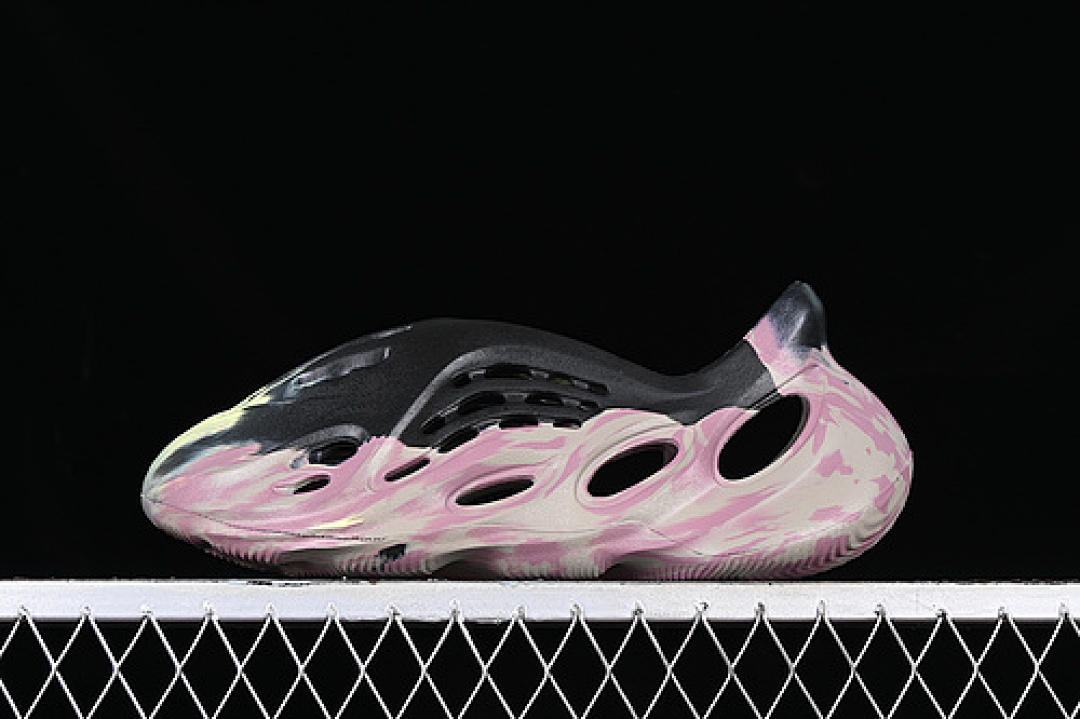 Adidas Adidas YEEZY FOAM RUNNER MX CARBON/MX CARBON · IG9562, photo 1