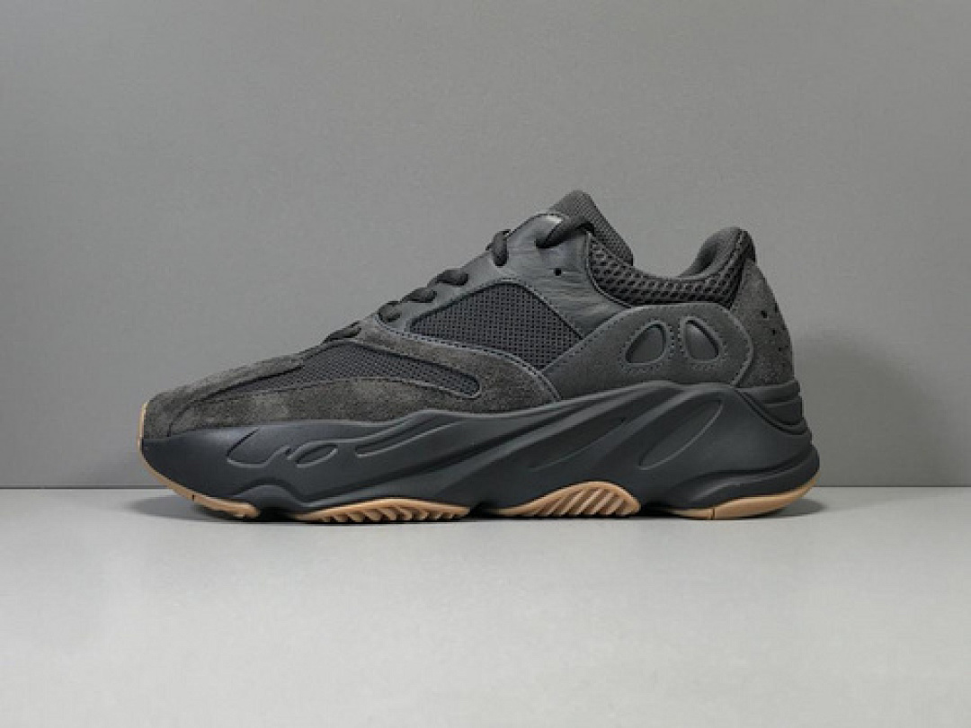 On Running Adidas OG YEEZY BOOST 700 V2 UTILITY BLACK/UTILITY BLACK · FV5304, photo 1