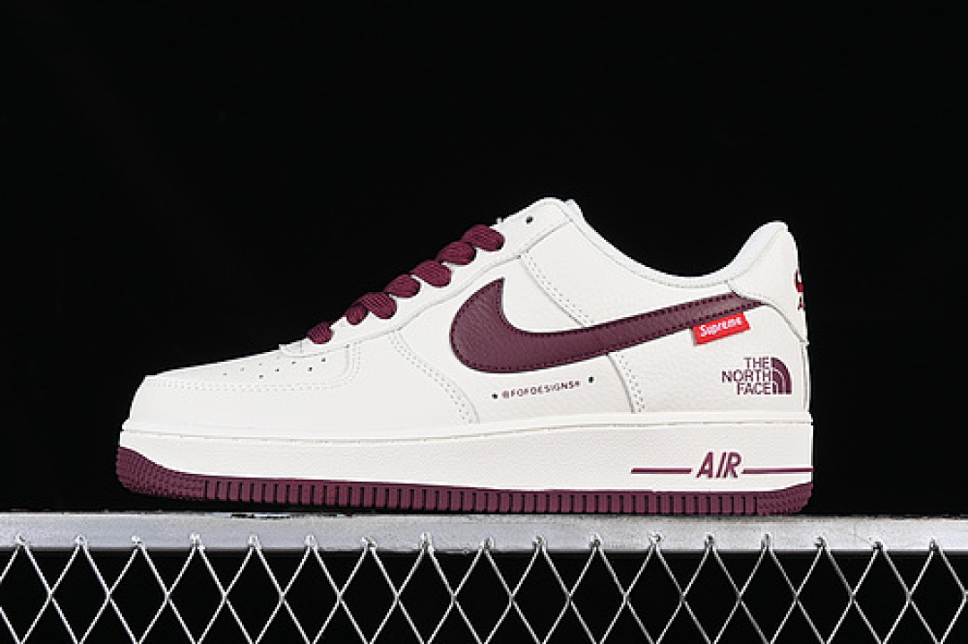 Nike Nike SUPREME THE NORTH FACE AIR FORCE 1 07 LOW WHITE/RED/GREY · SU2305-009, photo 1