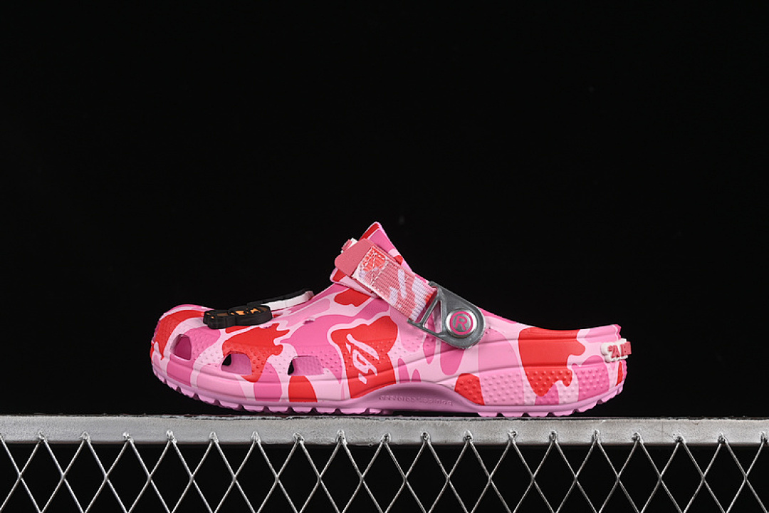 Crocs [BAPE X CROCS CLASSIC CLOG RED/PINK]-[WOMAN:36-39]-[MAN:40-46] - Image 2