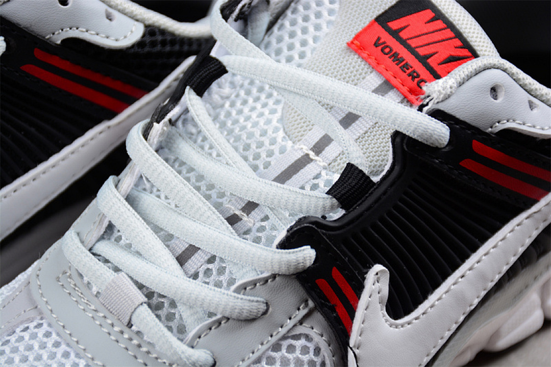 Nike [FD0533-066]-[ZOOM VOMERO 5 SP WHITE/BLACK/GREY/RED]-[WOMAN:36-39]-[MAN:40-45] - Image 8