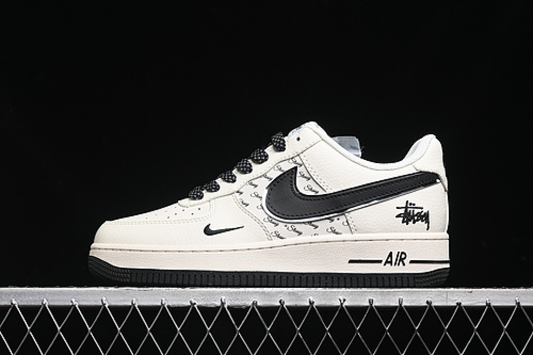 Nike Nike AIR FORCE 1 07 LOW OFF WHITE/BLACK · XZ3328-506, photo 1