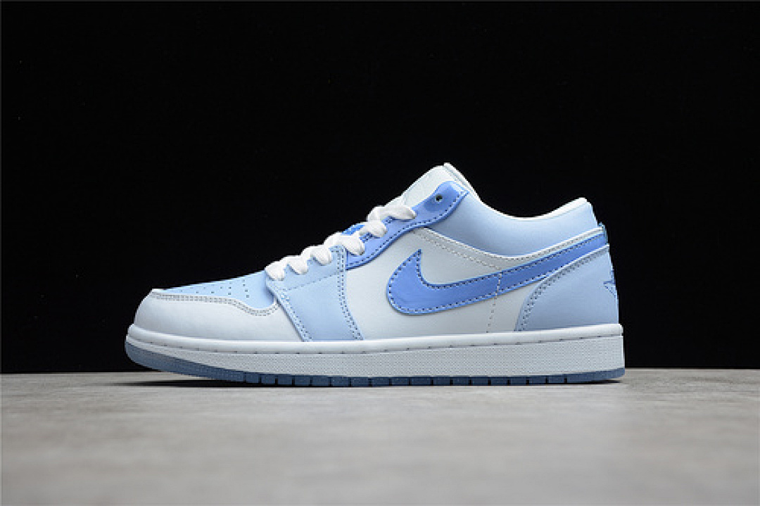 Jordan AIR Jordan 1 LOW SE MIGHTY SWOOSHERS FOOTBALL GREY/POLAR/GHOST · DM5442-040, photo 1