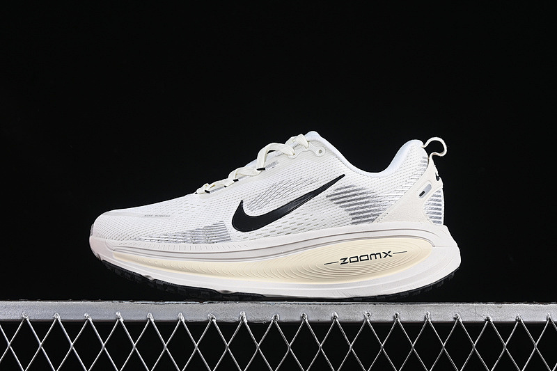 Nike Nike AIR ZOOM VOMERO 18 SUMMIT WHITE/COCONUT MILK/COCONUT MILK/BLACK · HM6803-101, photo 1