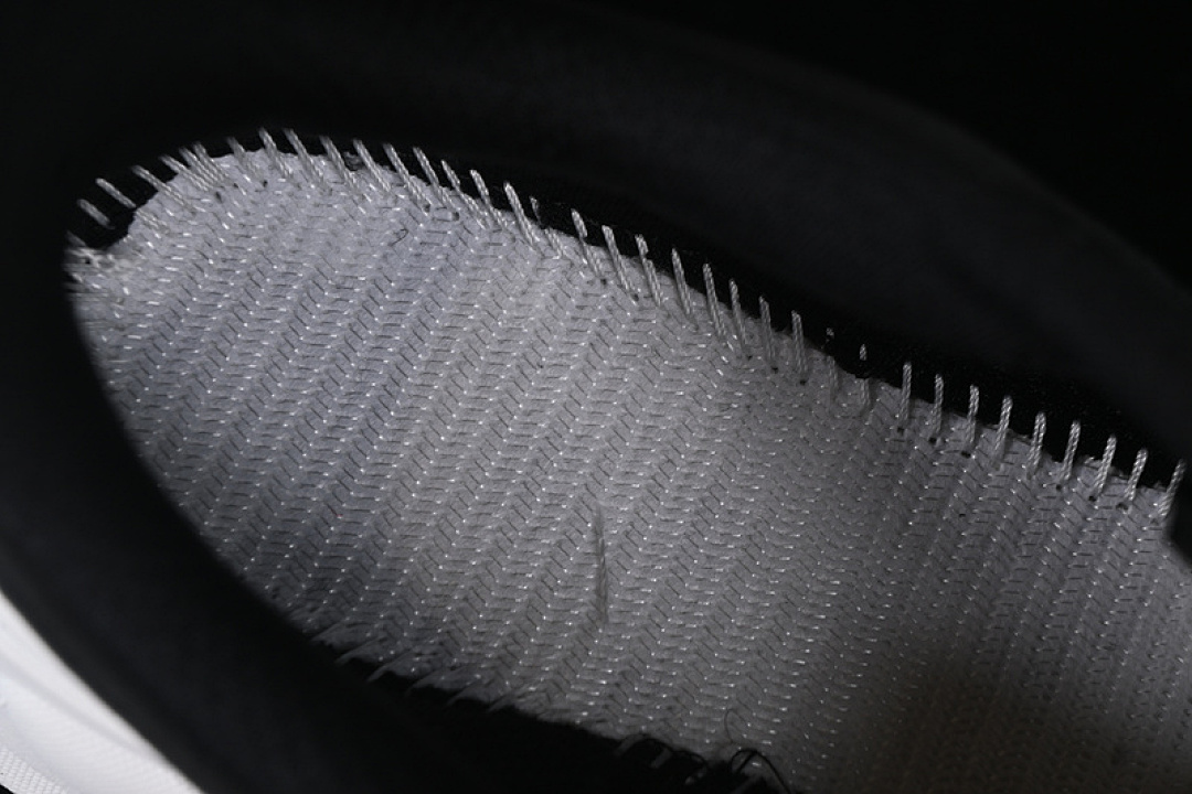 On Running [1162012 BWHT]-[HOKA ONE BONDI 9 WHITE/BLACK]-[WOMAN:36-39]-[MAN:40-45] - Image 6
