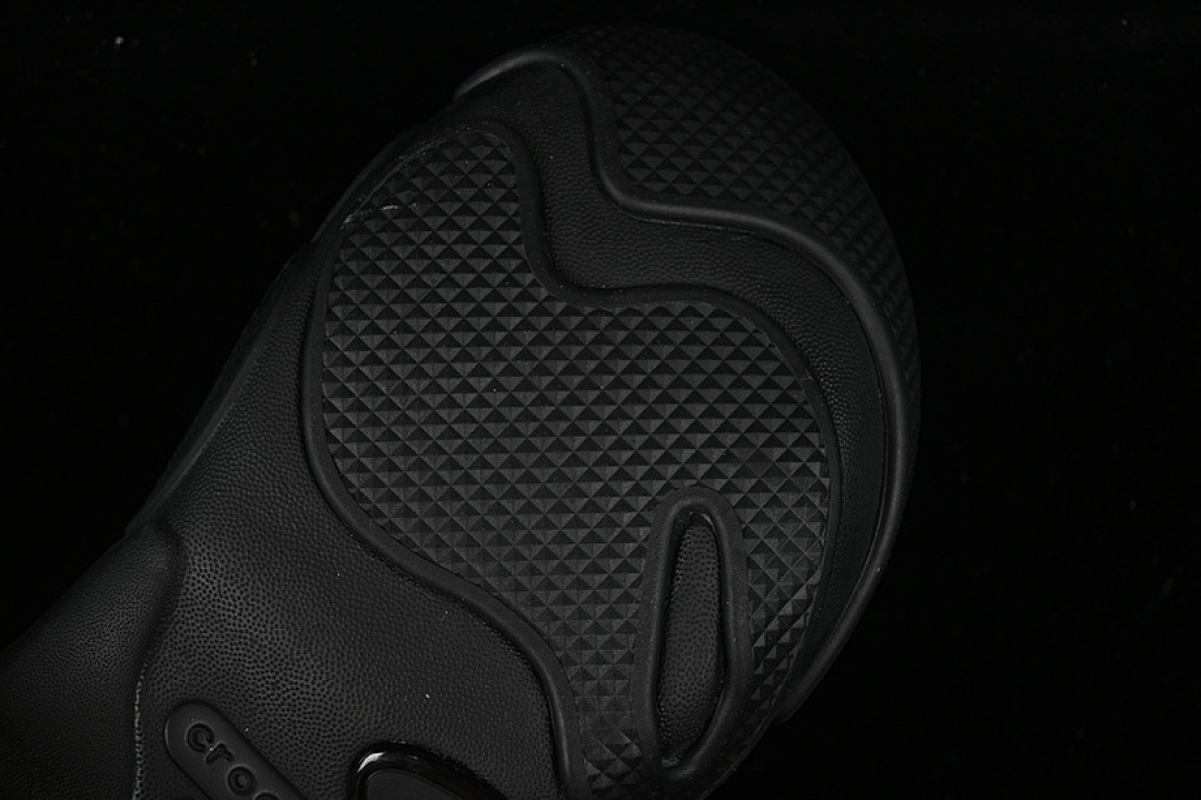 Crocs [CROCS BUBBLE CRUSH REFLECTOR CLASSIC SIMPLE CASUAL BEACH HOLE SLIPPERS SANDALS BLACK]-[34-40] - Image 3