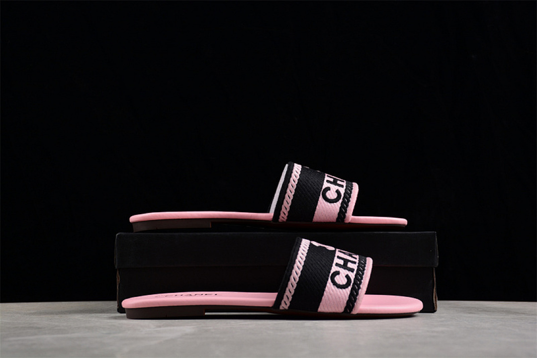 Chanel [EMBROIDERED SLIPPERS PINK/BLACK]-[WOMAN:34-40] - Image 2
