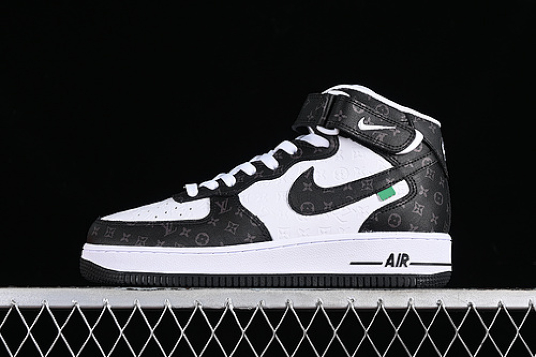 Nike [DV0688-400]-[AIR FORCE 1 07 MID L*V WHITE/BLACK]-[WOMAN:36-39]-[MAN:40-45], photo 1