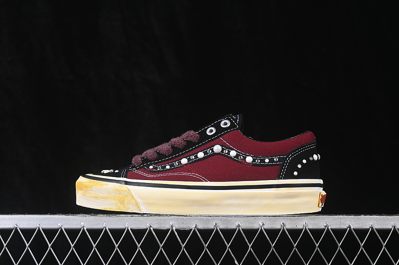 OLD SKOOL 36 CASUAL SKATE SHOES WINE RED/RED · VN000DC0FNG, photo 1