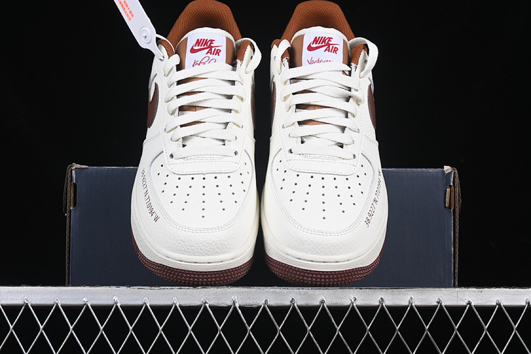 Nike [HQ7027-100]-[HOWARD UNIVERSITY X AIR FORCE 1 07 LOW SAIL/BISON/DRAGON RED]-[UNISEX:36-45] - Image 15