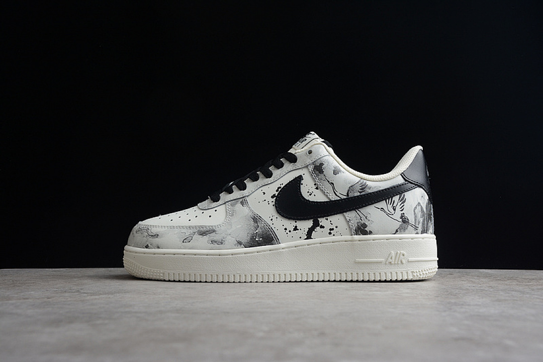 Nike Nike AIR FORCE 1 07 LOW BEIGE/BLACK/PAINTING · BL1522-089, photo 1