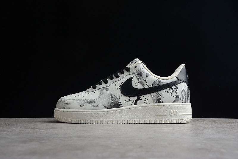 Nike Nike AIR FORCE 1 07 LOW BEIGE/BLACK/PAINTING · BL1522-089, photo 1