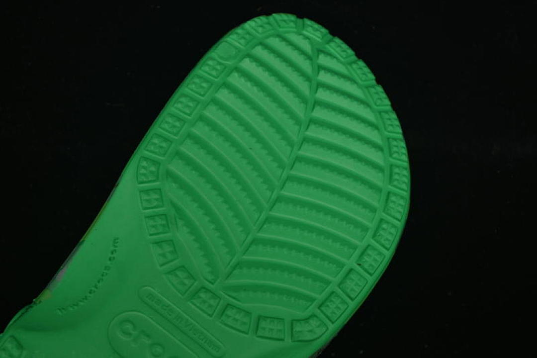 Crocs [MINECRAFT X CROCS CLASSIC CLOG GREEN/BROWN]-[WOMAN:36-39]-[MAN:40-46] - Image 3