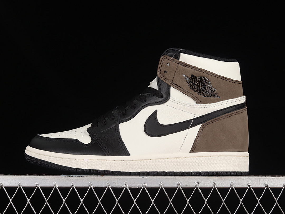 Jordan [555088-105]-[AIR JORDAN 1 RETRO HIGH SAIL/DARK MOCHA/BLACK/BLACK]-[MAN:40.5-47.5], photo 1