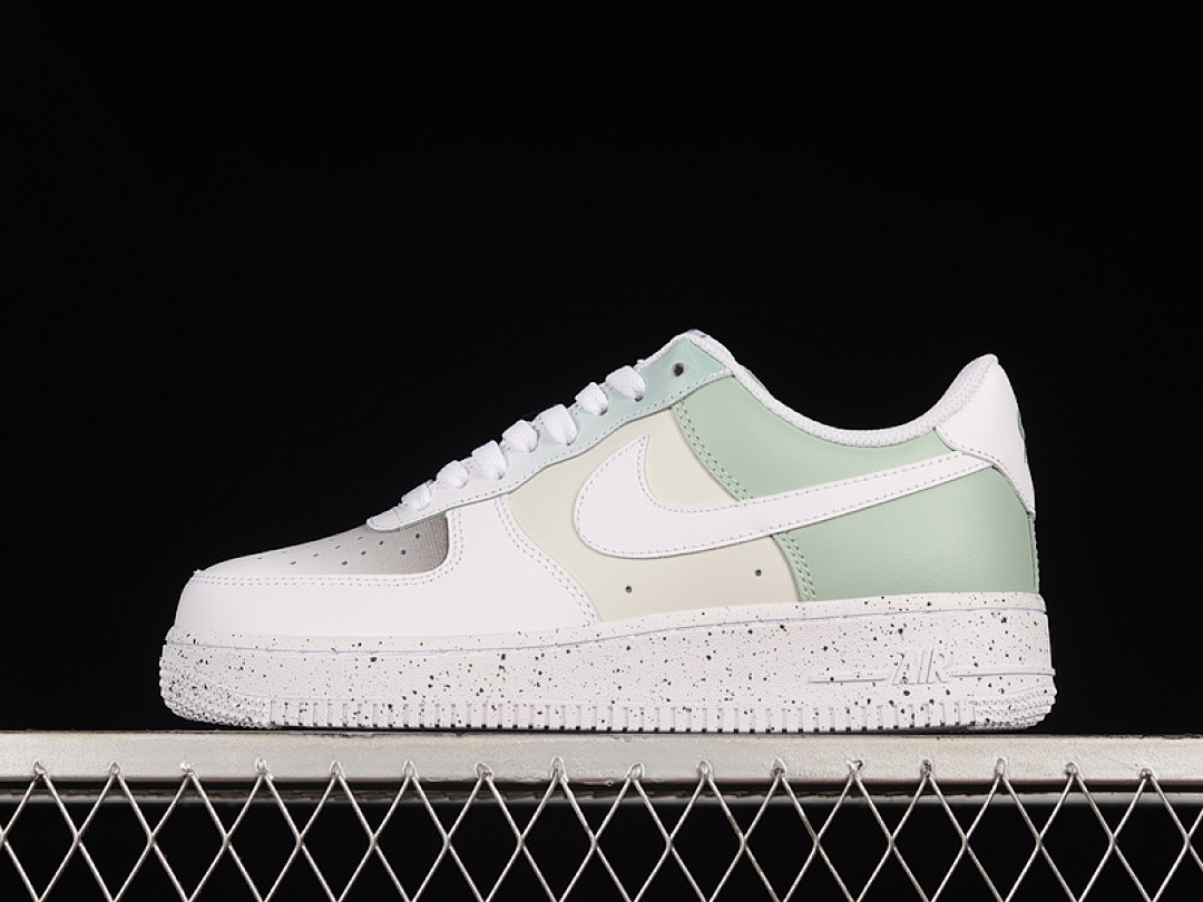 Nike [MM6023-336]-[AIR FORCE 1 LOW 07 WHITE/LIGHT GREEN/BLACK]-[WOMAN:36-39]-[MAN:40-45], photo 1