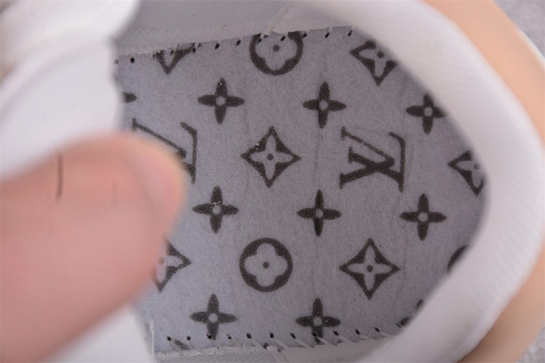 Louis Vuitton [L*V TRAINER STADIUM WHITE/GREY]-[WOMAN:35-39]-[MAN:40-45] - Image 4
