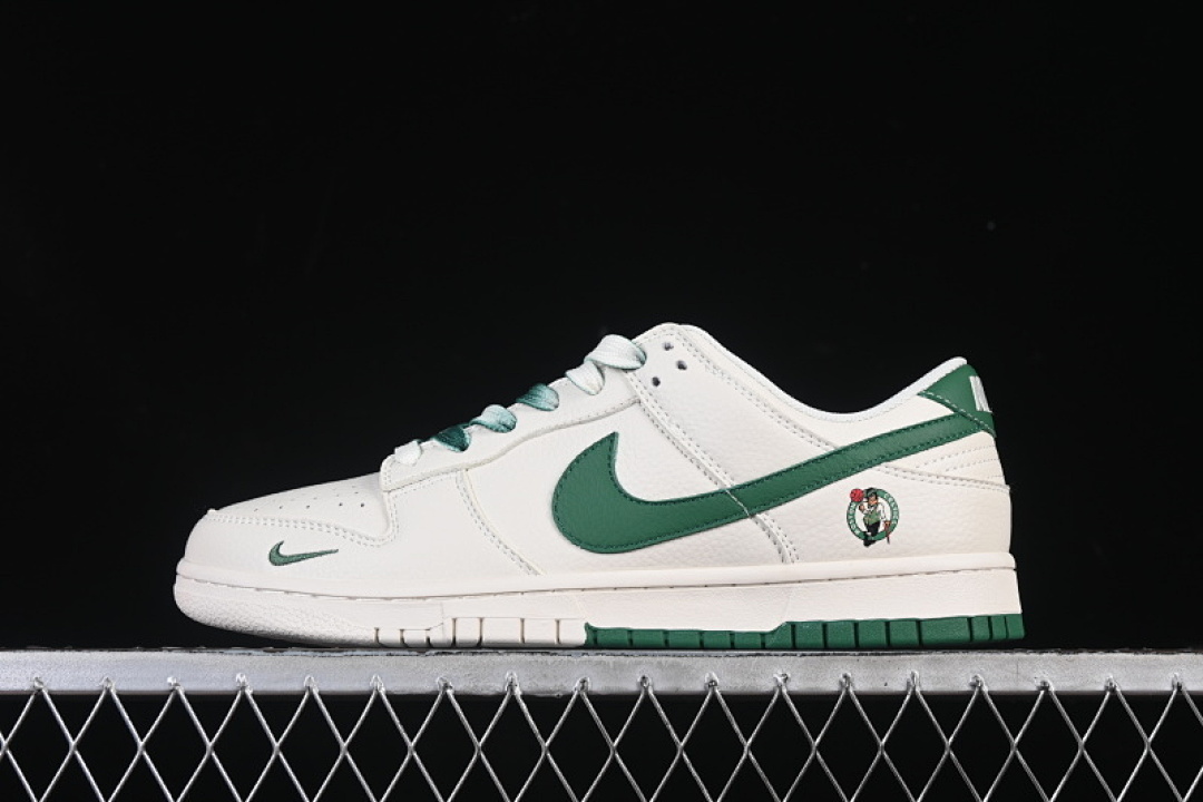 Nike DUNK LOW NBA CASUAL SNEAKERS DARK GREEN/WHITE · CS1688-106, photo 1