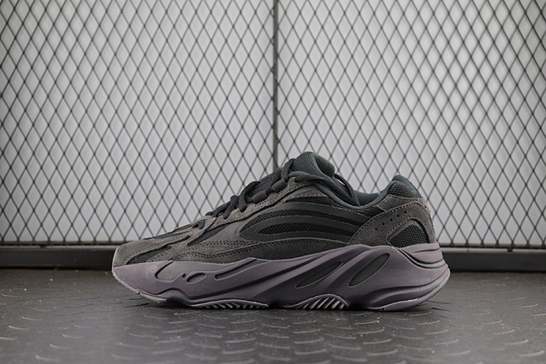 On Running Adidas H12 YEEZY BOOST 700 V2 VANTA VANTA/VANTA · FU6684, photo 1