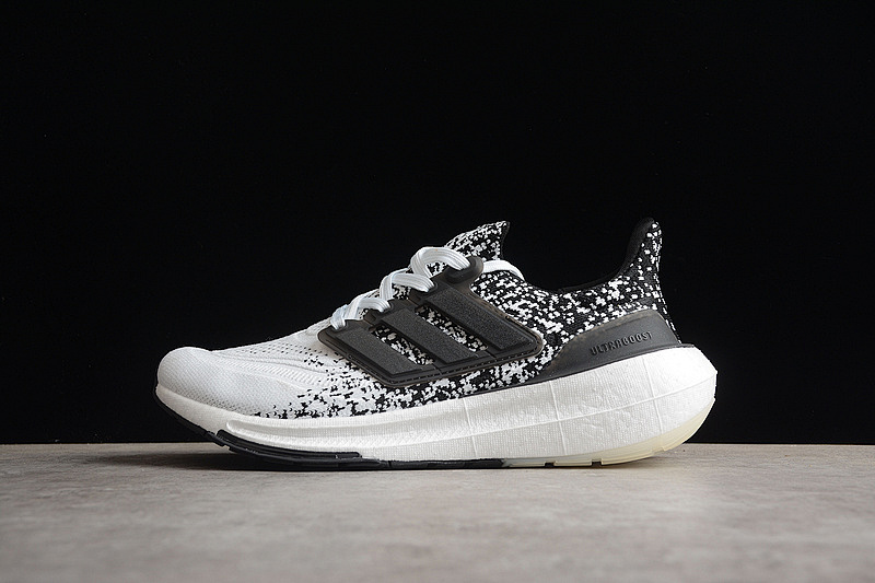 ULTRA BOOST CONSORTIUM CORE BLACK/CLOUD WHITE · IE1694, photo 1