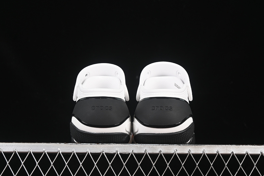 Crocs [CROCS BUBBLE CRUSH REFLECTOR CLASSIC SIMPLE CASUAL BEACH HOLE SLIPPERS SANDALS WHITE/BLACK] - Image 7