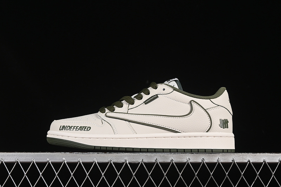Jordan [DF1845-535]-[TRAVIS SCOTT X FRAGMENT DESIGN AIR JORDAN 1 LOW OG SP WHITE/BLACK]-[36-45], photo 1
