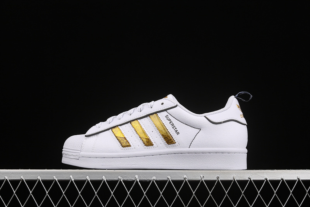 Adidas Adidas [GX7915]-[SUPERSTAR SHOES CLOUD WHITE/CLOUD WHITE/GOLD]-[WOMAN:36-39]-[MAN:40-44], photo 1