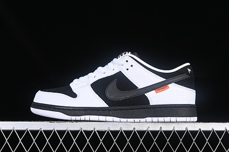 Nike TIGHTBOOTH X DUNK LOW SB WHITE/BLACK/SAFETY ORANGE · FD2629-100, photo 1