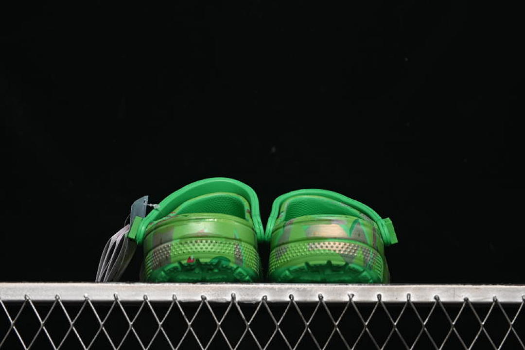 Crocs [MINECRAFT X CROCS CLASSIC CLOG GREEN/BROWN]-[WOMAN:36-39]-[MAN:40-46] - Image 8