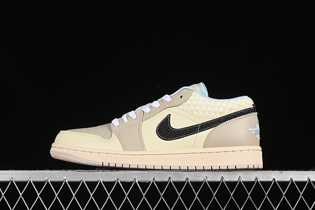 Jordan AIR Jordan 1 LOW SANDDRIFT/BLACK/MUSLIN/GLACIER BLUE/COCONUT MILK · HQ3440-101, photo 1