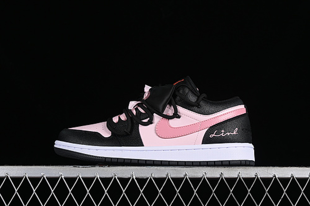 Jordan [DX4374-008]-[AIR JORDAN 1 LOW WHITE/BLACK/PINK]-[WOMAN:35.5-40], photo 1