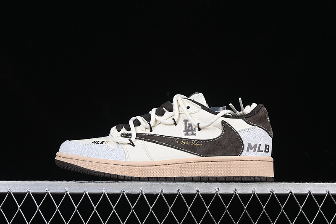 Jordan [XS3186-204]-[TRAVIS SCOTT X FRAGMENT DESIGN AIR JORDAN 1 LOW OG SP WHITE/BROWN]-[36-45], photo 1
