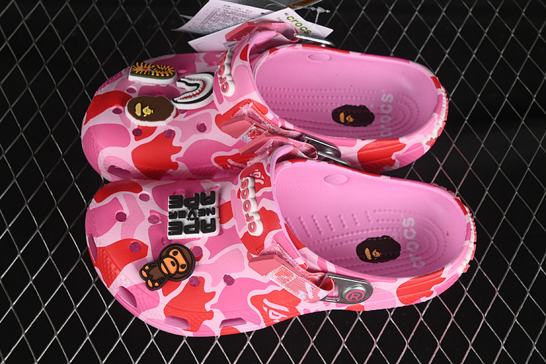 Crocs [BAPE X CROCS CLASSIC CLOG RED/PINK]-[WOMAN:36-39]-[MAN:40-46] - Image 5