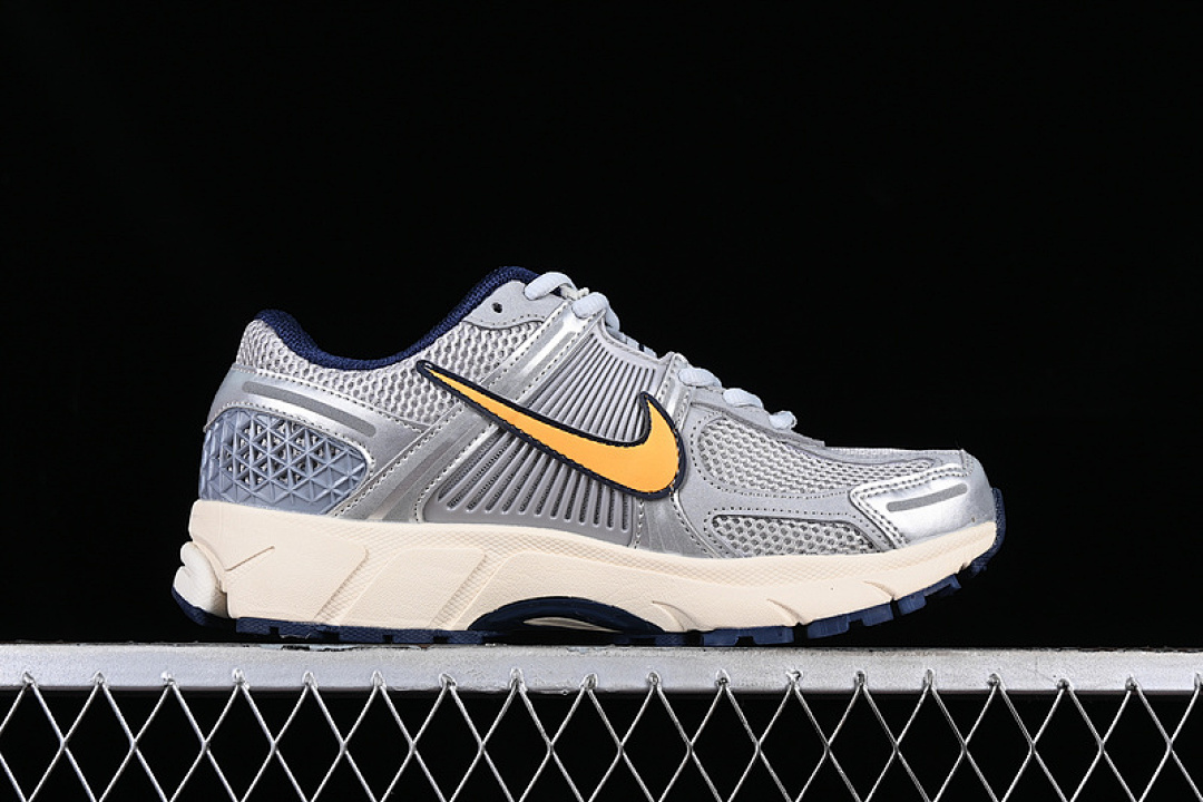 Nike [FJ4151-001]-[ZOOM VOMERO 5 MS GREY/SILVER/YELLOW]-[WOMAN:36-39]-[MAN:40-45] - Image 16