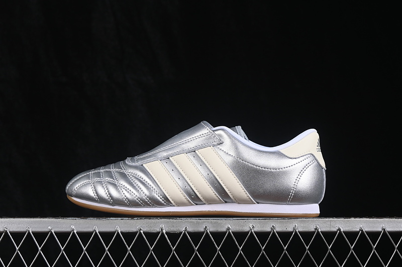 COMFORTABLE AND ANTI SLIP TRAINING SHOES SILVER/GREY · JS4023, photo 1