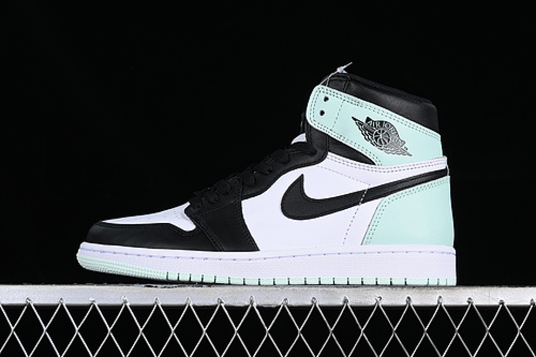 Jordan [861428-100]-[AIR JORDAN 1 RETRO HIGH OG LGLOO WHITE/BLACK/GREEN]-[MAN:40.5-47.5], photo 1