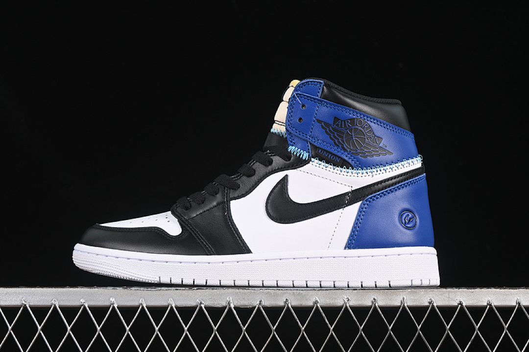 Jordan FRAGMENT X UNION AIR Jordan 1 RETRO WHITE/BLACK/BLUE · IO7847-001, photo 1