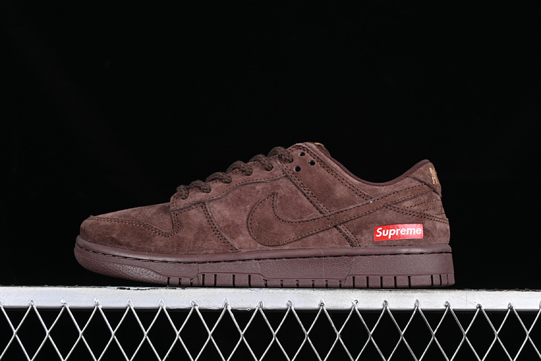 Supreme Nike SUPREME X SB DUNK LOW DARK BROWN · FC1688-120, photo 1