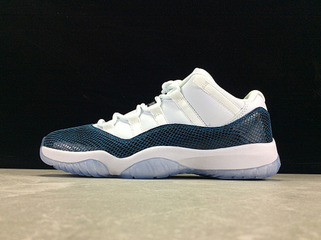 Jordan [CD6846-102]-[AIR JORDAN 11 RETRO LOW LE SNAKESKIN WHITE/BLACK-NAVY]-[MAN:40.5-47.5], photo 1