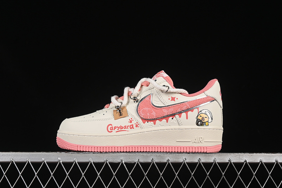 Nike [LV0506-880]-[AIR FORCE 1 07 LOW X CAPYBARA POUR MILKBAPE WHITE/PINK]-[WOMAN:36-41] - Image 2