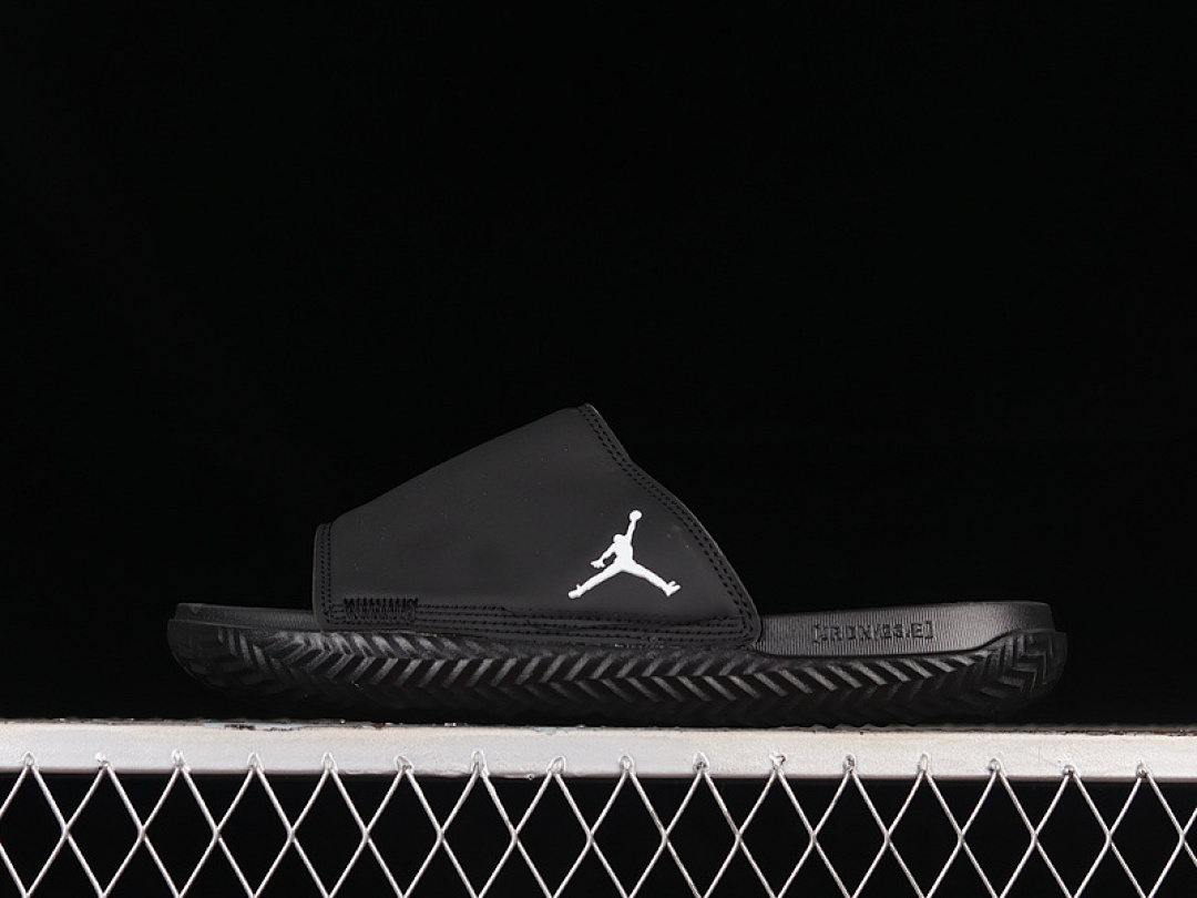 Jordan [DC9835-060]-[AIR JORDAN PLAY SLIDE BLACK/PHOTON DUST/OFF NOIR/UNIVERSITY RED]-[UNISEZ:36-45] - Image 2