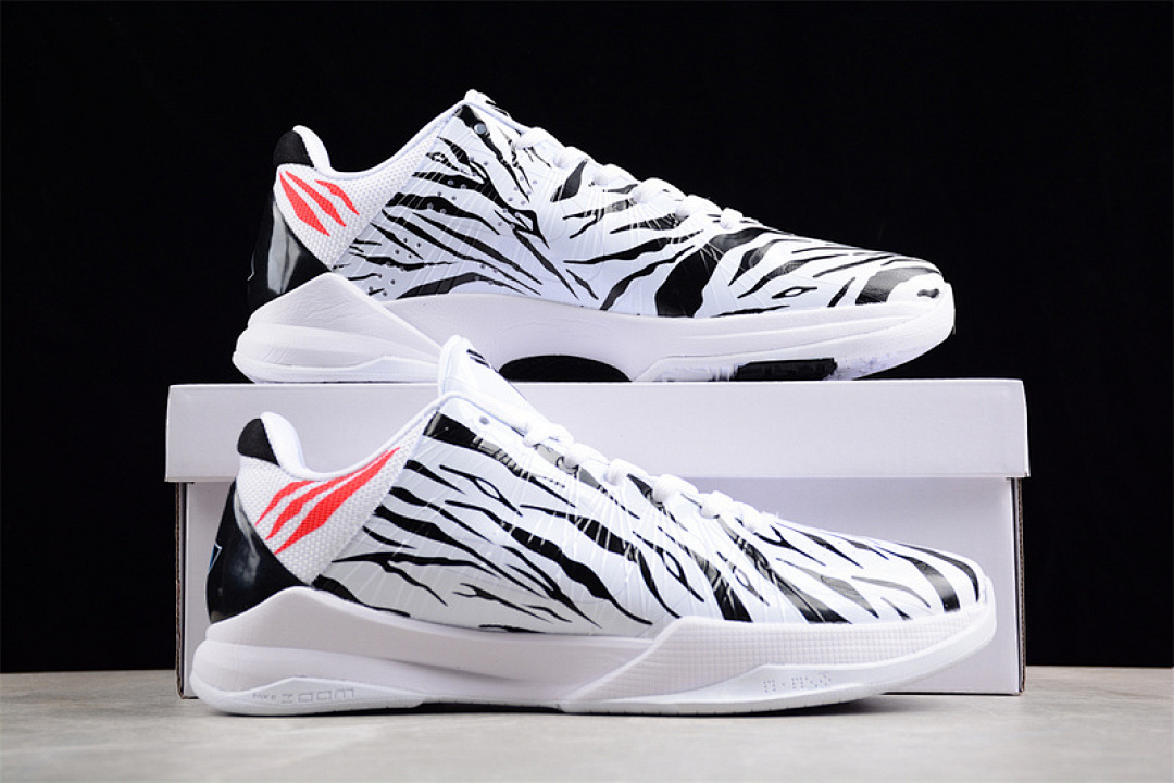 Nike [DB4796-556]-[ZOOM KOBE 5 PROTRO WHITE/BLACK/RED]-[MAN:40-46] - Image 2