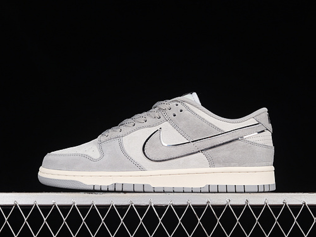Unbranded [DA5563-011]-[OTOMO KATSUHIRO SB DUNK LOW STEAMBOY OST WHITE/GREY/SILVER]-[UNISEX:36-45], photo 1
