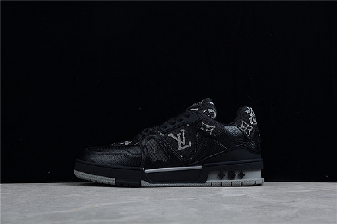 Louis Vuitton Louis Vuitton [L*V TRAIL SNEAKERS BLACK/BLACK/GREY]-[MAN:38-45], photo 1