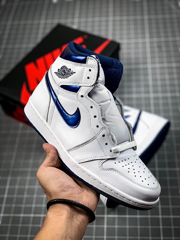 Jordan AIR Jordan 1 HIGH RETRO OG METALLIC NAVY/WHITE/WHITE · 555088-106, photo 1