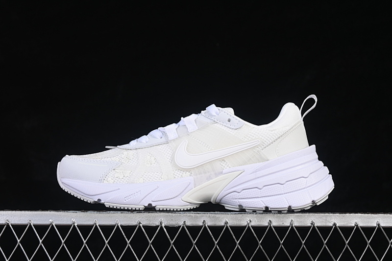 V2K RUN WHITE/SUMMIT WHITE/WHITE · HJ5269-100, photo 1