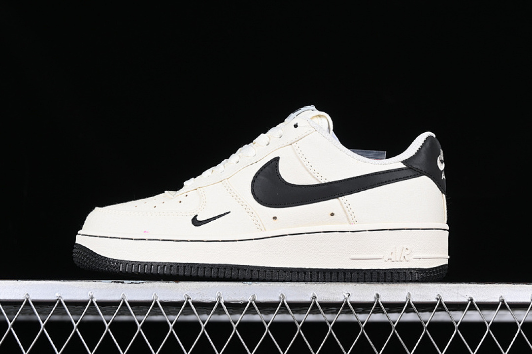 Nike Nike AIR FORCE 1 07 LOW BEIGE/BLACK · ME0112-511, photo 1