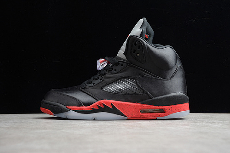 Jordan AIR Jordan 5 RETRO SATIN BRED NOIR/UNIVERSITE ROUGE · 136027-006, photo 1