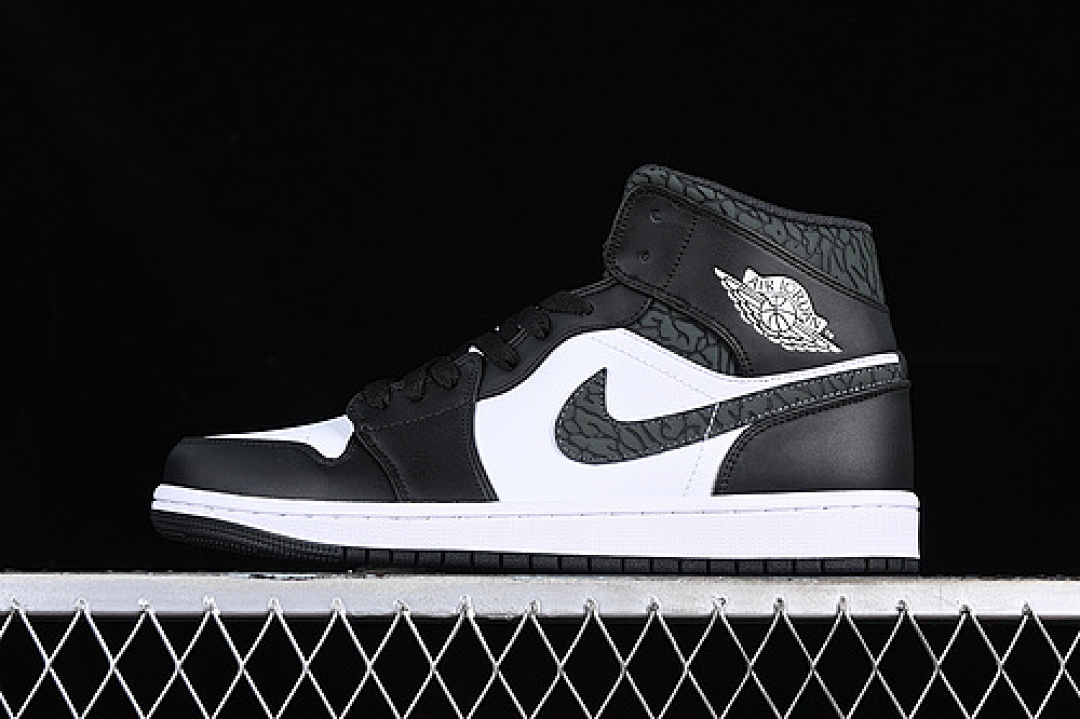 Jordan AIR Jordan 1 MID WHITE/BLACK · FB9911-001, photo 1