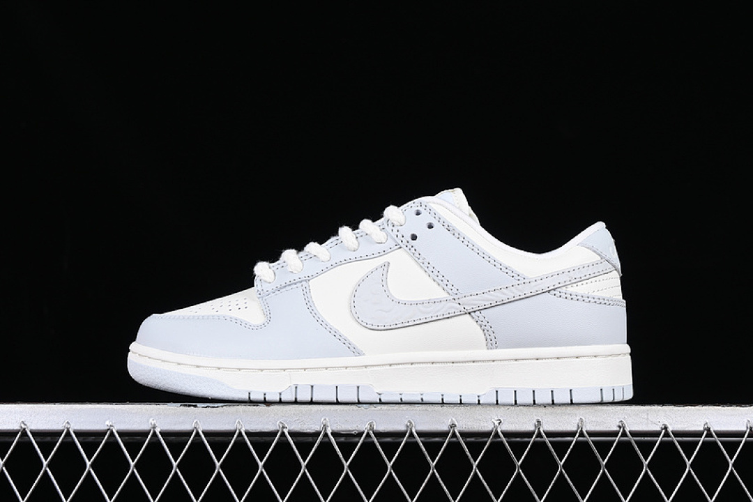 Nike DUNK LOW NEEDLEWORK SAIL/TAWNY/METALLIC SILVER/PHOTON DUST · FJ4553-133, photo 1